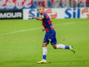 Com dois gols de WP9, Fortaleza bate o Bragantino e vence a primeira partida em casa no Brasileirão