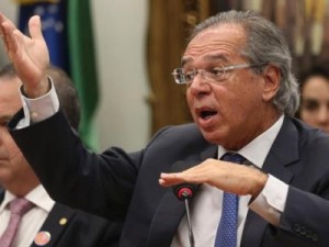 Guedes informa a aliados que auxílio emergencial será de 4 parcelas de R$ 300