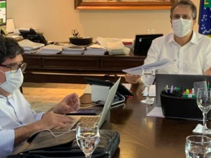 Novo decreto autoriza retorno das atividades presenciais de músicos e humoristas cearenses