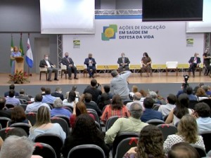 Evento do Ministério da Saúde é autuado por descumprir regras do governo do Ceará contra Covid