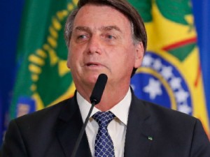 Bolsonaro diz que 'está proibido' falar em Renda Brasil e afirma que Bolsa Família vai continuar