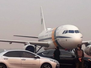 Avião de Bolsonaro arremete em MT por causa da fumaça de queimadas