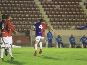 Paraná vence o CRB em casa e dorme na liderança na Série B