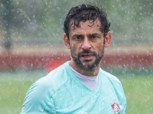 Fred volta a treinar em campo após Covid-19 e pode reforçar o Fluminense na Copa do Brasil