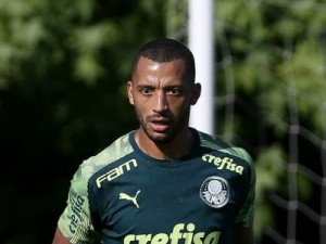 Palmeiras recebe proposta e negocia venda de Vitor Hugo a clube da Turquia