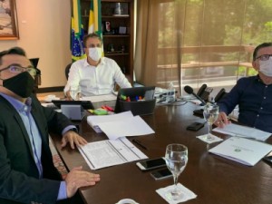 Decreto autoriza novos espaços e atividades; estabelecimentos reincidentes serão fechados