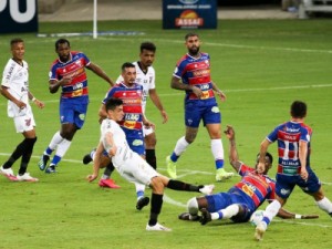 Defesa do Fortaleza terá mudanças para enfrentar o Santos pela Série A