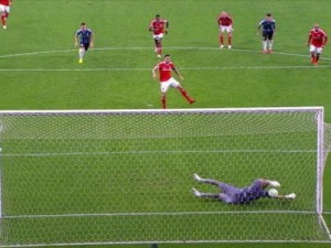 Grêmio e Inter empatam em jogo quente com expulsões