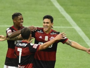 Com mais um gol de Pedro, Flamengo vence o Athletico-PR no Maracanã