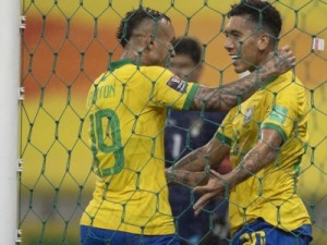 Brasil goleia Bolívia com facilidade na estreia pelas Eliminatórias