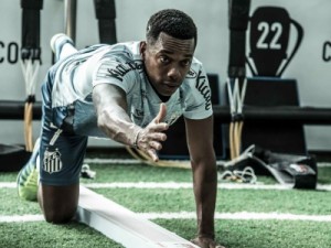 Santos e Robinho anunciam suspensão de contrato