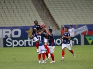 Fortaleza vence Palmeiras com autoridade em jogo de marcas históricas e aniversário de 102 anos