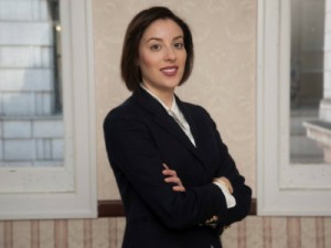 Advogada dá à luz após bolsa estourar no meio de uma audiência para julgar um assassinato