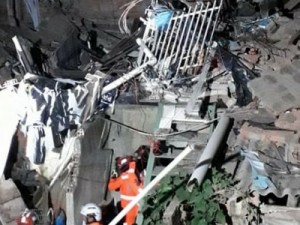 Casa de 3 andares desaba em Belo Horizonte