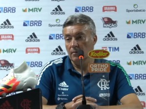 Após vitória do Flamengo, Dome exalta goleiros rubro-negros: "Podem jogar todos"