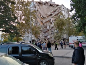 Terremoto no Mar Egeu é sentido na Turquia e na Grécia; há mortos e mais de 100 feridos