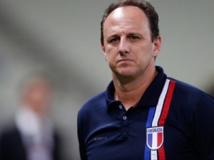 Flamengo tem sinal verde de Rogério Ceni e precisa de acerto com Fortaleza