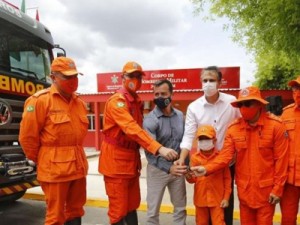 Governo do Ceará entrega quartel reformado, novo caminhão de resgate para o Corpo de Bombeiros e anuncia obras de esgotamento sanitário em Crateús