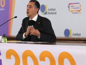 ‘Milícias digitais’ tentaram atacar sistema do TSE para desarticular eleições, aponta Barroso