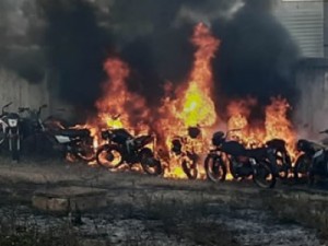 Incêndio destrói veículos no deposito do Demutran de Caririaçu