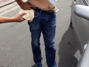 Irmão de prefeito e candidato à reeleição em Caucaia é detido com dinheiro na cueca