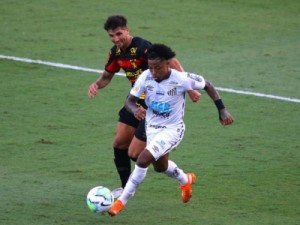 Santos vence o Sport com gols de pênalti, brilho de Marinho e estreia de joia da base