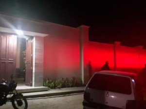 Prefeita de Tururu tem casa invadida e é amarrada a familiares durante assalto