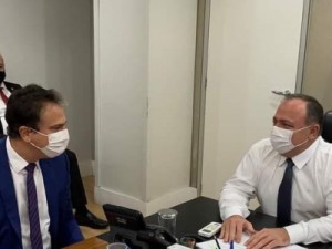 Ceará seguirá plano de vacinação proposto pelo Governo Federal, diz Camilo após reunião em Brasília