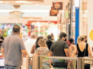 Decreto de fim de ano começa a valer hoje; comércio diz estar preparado