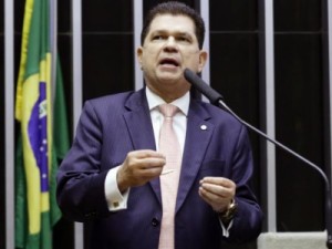 Câmara aprova projeto de deputado cearense que vai liberar R$ 167 bi para combate à pandemia