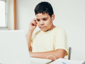 Dois em cada três brasileiros são contra reabrir escolas, diz pesquisa