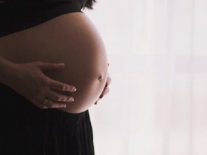 Microplásticos são encontrados na placenta de mulheres grávidas, diz estudo