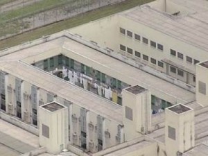 Bolsonaro assina indulto de Natal e repete perdão da pena a policiais condenados por crimes culposos