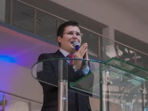 MPCE intima pastor a prestar esclarecimentos acerca de discurso falso sobre vacina chinesa