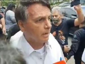 'Não dou bola para isso', diz Bolsonaro sobre atraso do Brasil na vacinação contra Covid-19