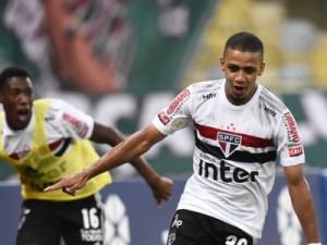 São Paulo bate Fluminense e volta a ter sete pontos de vantagem na liderança
