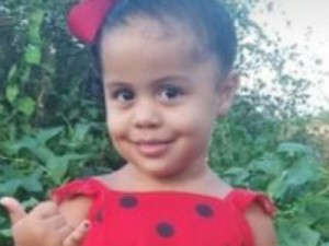 Carro capota menina de dois anos morre, mãe e filho ficam feridos no Ceará