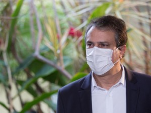 Camilo Santana anuncia convocação de 2.500 professores aprovados em concurso para 2021