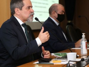 Ministério da Saúde: vacinação poderá começar em 20 de janeiro