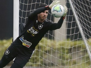 Lesionado, Gatito se dedica para voltar a jogar, mas pode sair caso Botafogo seja rebaixado