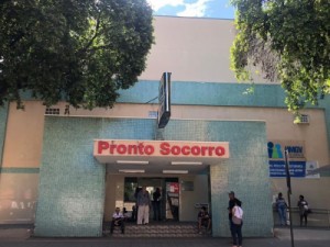 Criança que engravidou de gêmeos após ser estuprada pelo padrasto realiza aborto em MG