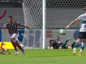 Em jogo de seis gols e emoção no fim, Fluminense arranca empate com o Coritiba