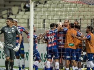 Fortaleza encerra jejum de vitórias, bate Santos e deixa zona de rebaixamento da Série A