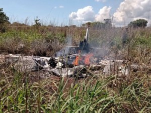 LUTO: Avião com presidente e jogadores do Palmas cai logo após decolar; 6 pessoas morreram