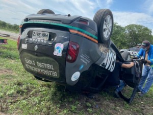 Viatura da Polícia do Ceará capota em operação do Enem, três policiais ficam feridos