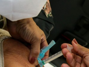 Vacinação contra Covid: 12 municípios do Ceará finalizam aplicação de doses recebidas