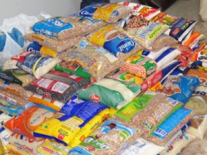 Movimento religioso faz arrecadação de alimentos para famílias carentes
