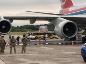 Insumos para produzir 2,8 milhões de doses da vacina de Oxford chegam ao Rio