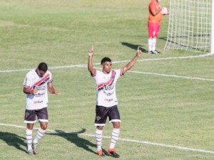 Ferroviário vence Caucaia e está na final da Copa Fares Lopes