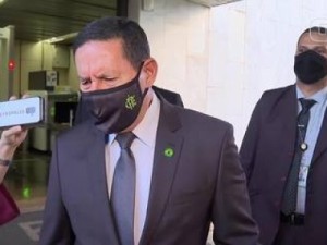 Após ser excluído de reunião com ministros, Mourão não comparece a cerimônia no Planalto